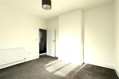 1 bedroom flat to rent, Love Lane, Surrey CR4