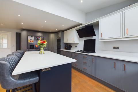 8 Almond Close, Lytham St Annes, FY8 2FD