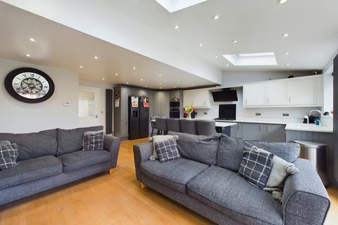 8 Almond Close, Lytham St Annes, FY8 2FD