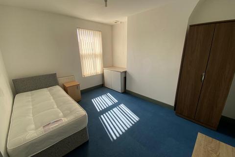 1 bedroom in a house share to rent, Wadham Road, Bootle L20