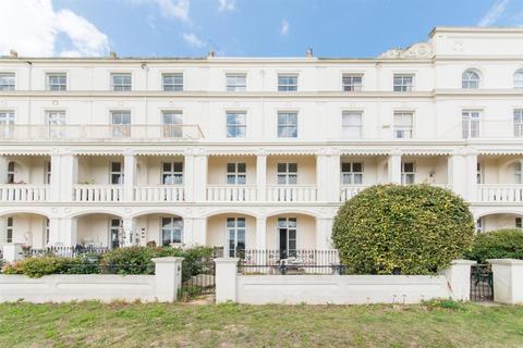 2 bedroom flat to rent, First Floor Flat 6 Westcliff Terrace Mansions Pegwell Road Ramsgate CT11 0JD