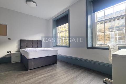 1 bedroom in a flat share to rent, Merchants Hall, St George Square, Huddersfield, HD1 1JF