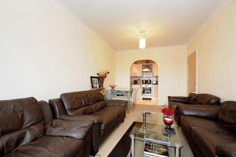 2 bedroom apartment to rent, Masons Hill Bromley BR2