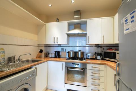 2 bedroom apartment to rent, Masons Hill Bromley BR2