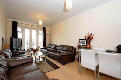 2 bedroom apartment to rent, Masons Hill Bromley BR2