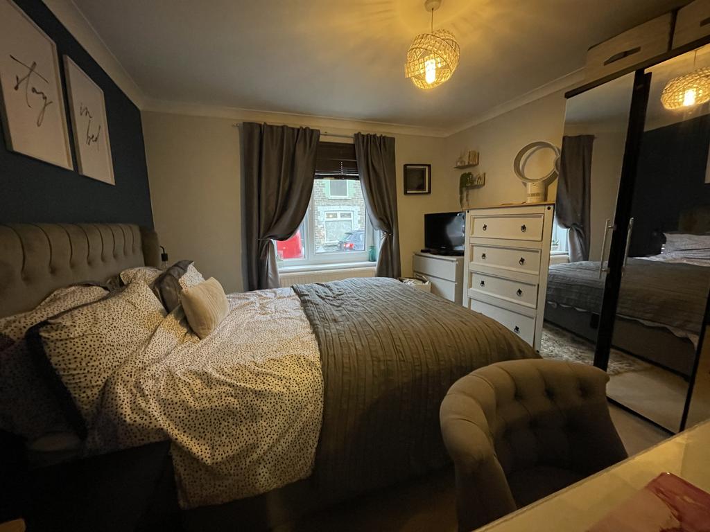 Bedroom 1a.JPG