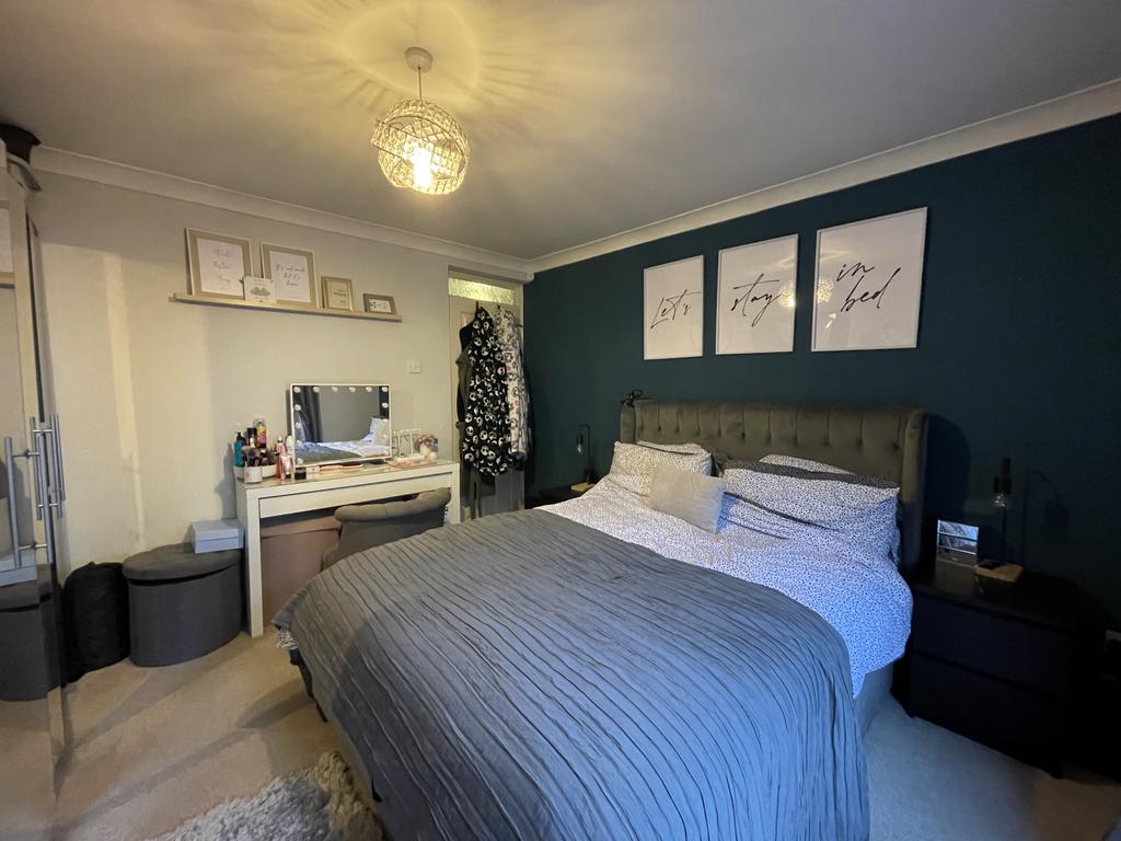 Bedroom 1b.JPG
