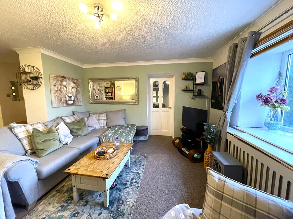 Living room 4.JPG