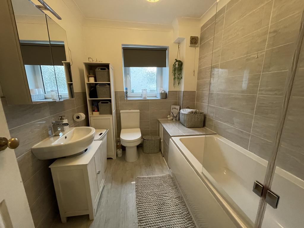 Bathroom 1.JPG