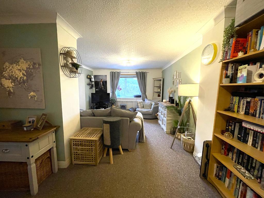 Living room 3.JPG