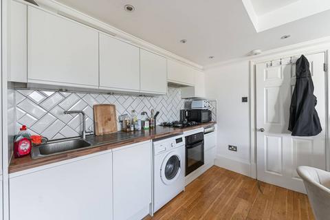 2 bedroom flat to rent, Bedford Hill, Balham, London, SW12