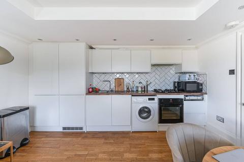 2 bedroom flat to rent, Bedford Hill, Balham, London, SW12