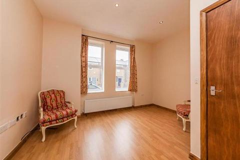 2 bedroom maisonette to rent, Garratt Terrace, London