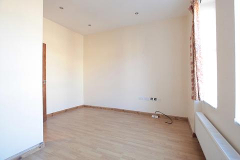 2 bedroom maisonette to rent, Garratt Terrace, London