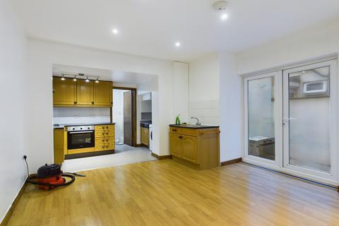 2 bedroom maisonette to rent, Garratt Terrace, London