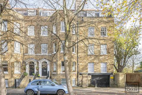 2 bedroom flat for sale, The Green, London N14