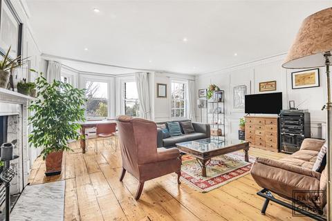 2 bedroom flat for sale, The Green, London N14