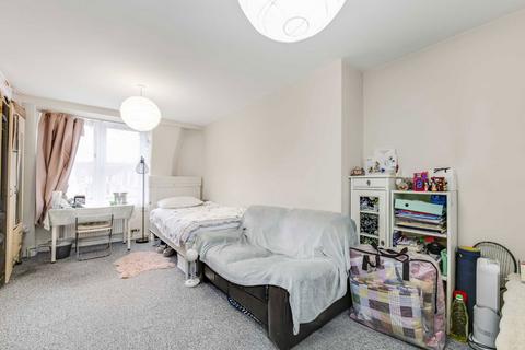 1 bedroom flat for sale, Fulham Road, London SW6