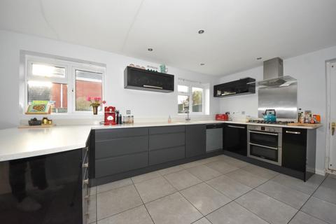 4 bedroom detached house for sale, Earl Rivers Avenue, Warwick