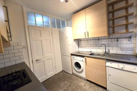 2 bedroom flat to rent, Queens Road, London, NW4