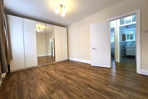 2 bedroom flat to rent, Queens Road, London, NW4