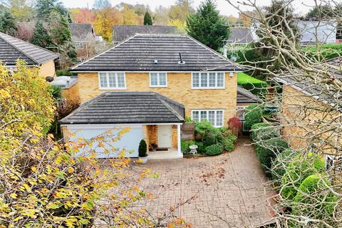 4 bedroom detached house for sale, Blades Close, Leatherhead KT22