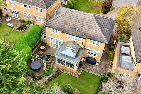 4 bedroom detached house for sale, Blades Close, Leatherhead KT22