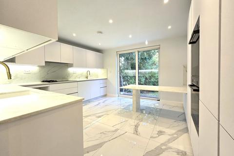 4 bedroom detached house for sale, Danescroft Gardens, NW4 2ND