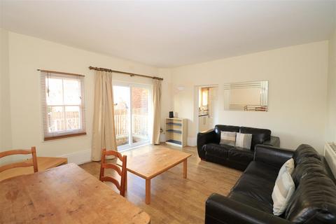 2 bedroom apartment to rent, Holmewood Close, Kenilworth