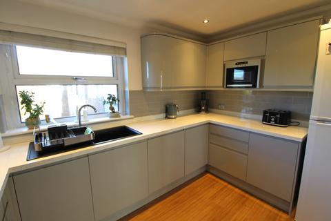 2 bedroom flat to rent, Rockleigh Court Hutton Road, Shenfield, Brentwood, Essex, CM15