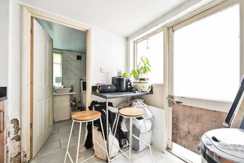 26a Gayford Road, London, W12 9BN