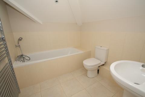 1 bedroom flat to rent, Broomhall Road, Woking GU21