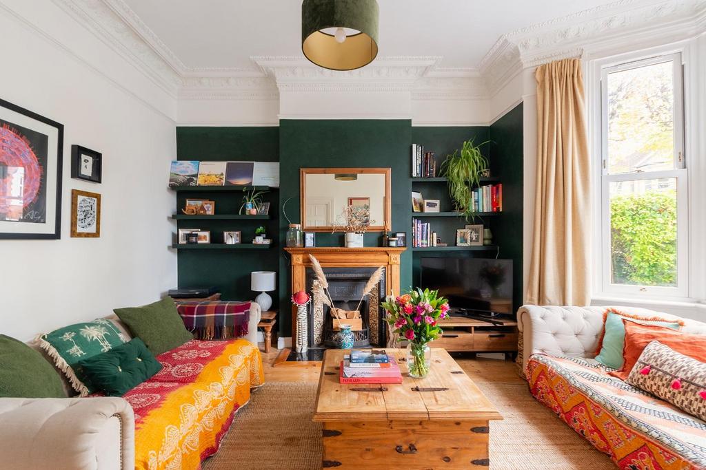 G3 F6 LATN - Living Room G.jpg