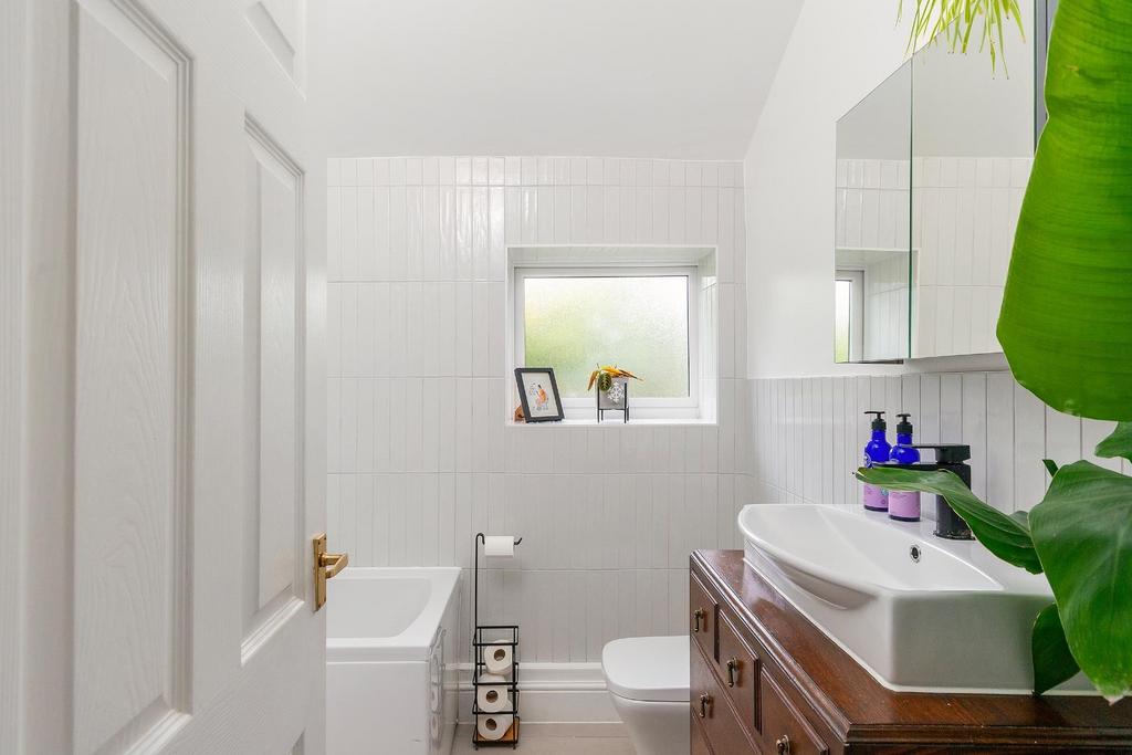 G3 F6 LATN - Bathroom C.jpg