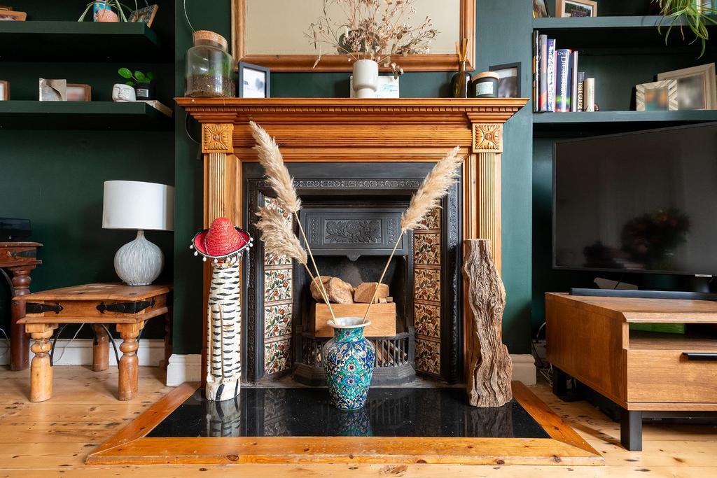 G3 F6 LATN - Living Room A.jpg