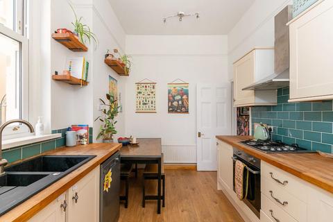 2 bedroom flat for sale, Lilymead Avenue, Totterdown