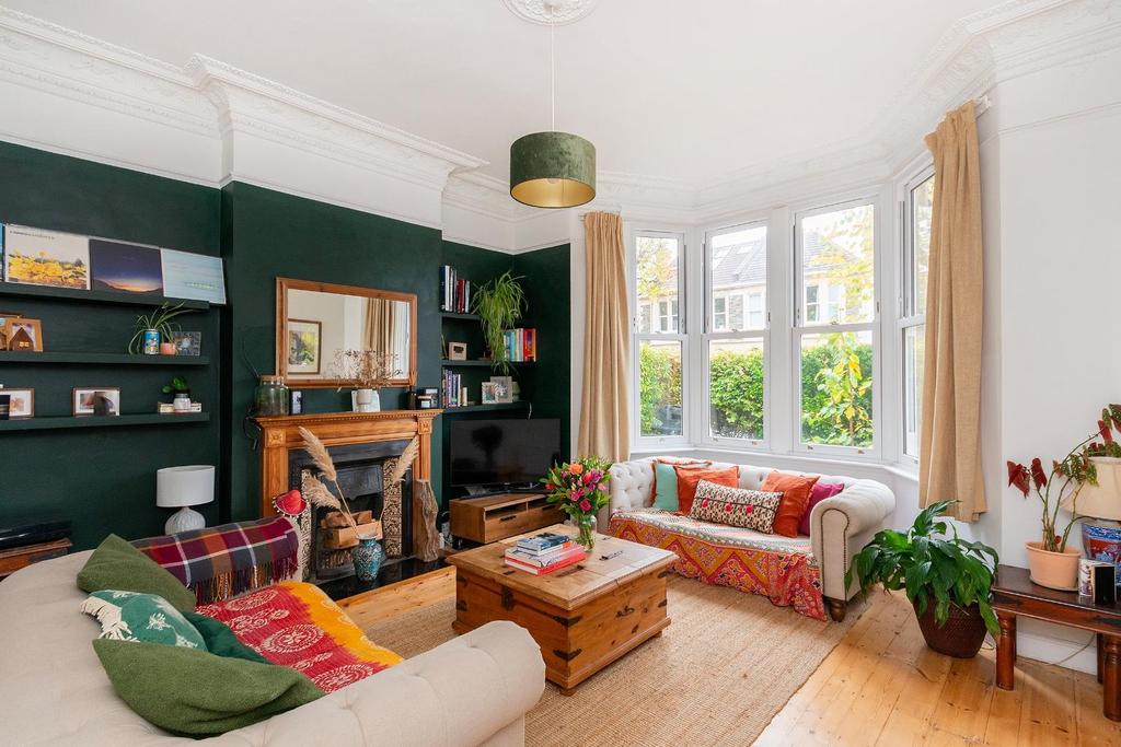 G3 F6 LATN - Living Room F.jpg