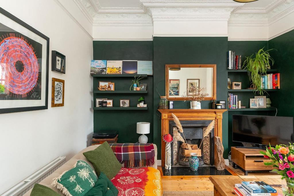 G3 F6 LATN - Living Room C.jpg