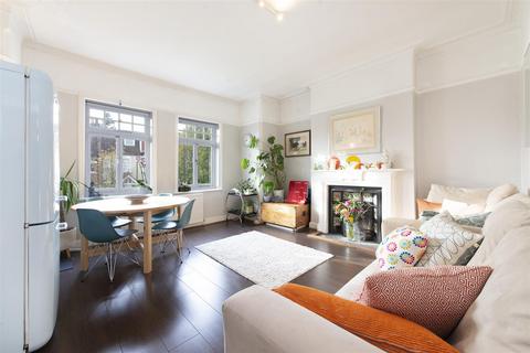 2 bedroom flat for sale, Onslow Gardens, Muswell Hill, London