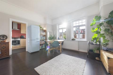 2 bedroom flat for sale, Onslow Gardens, Muswell Hill, London