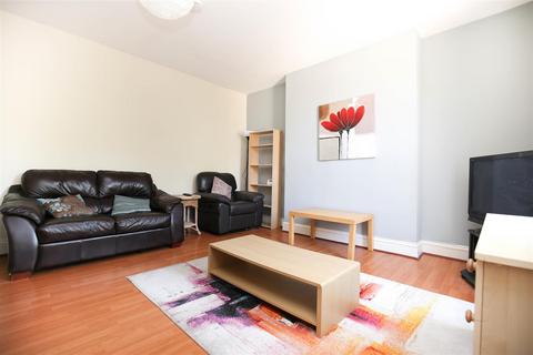 6 bedroom maisonette to rent, Stratford Road, Newcastle Upon Tyne NE6