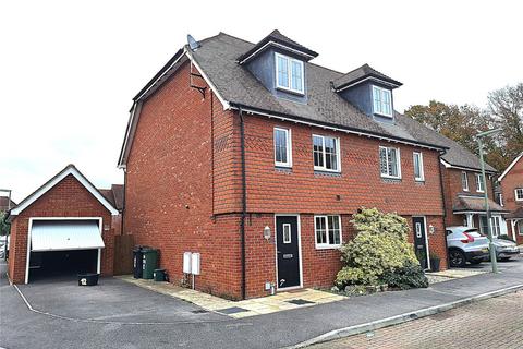 4 bedroom semi-detached house to rent, The Acres, Horley, Surrey, RH6