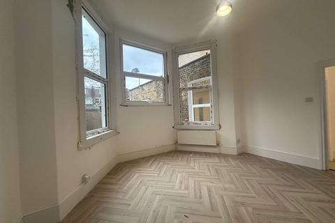 2 bedroom flat to rent, Ground Floor Flat, 128 Bedford Hill, London