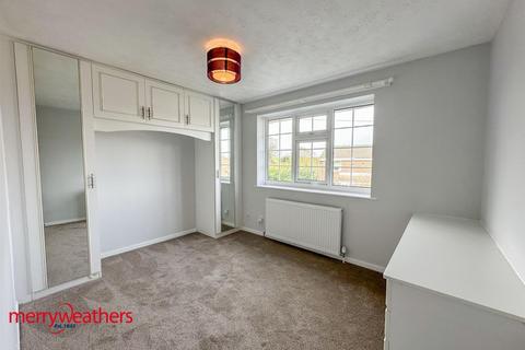 2 bedroom semi-detached house to rent, Millais Rise, Flanderwell