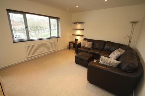 2 bedroom flat to rent, West Park Drive East, Leeds, West Yorkshire, UK, LS8