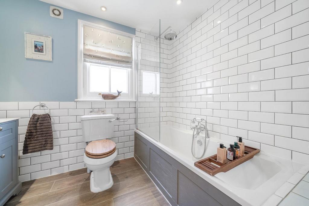 Bathroom (1).jpg