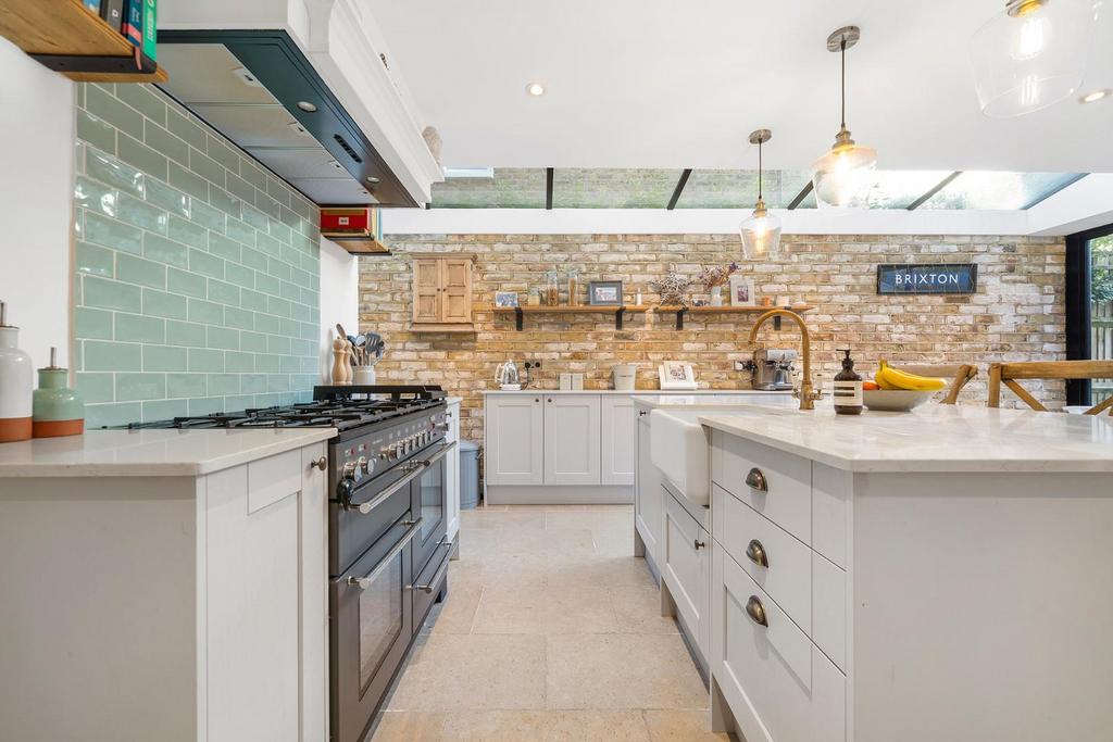 Kitchen (4).jpg