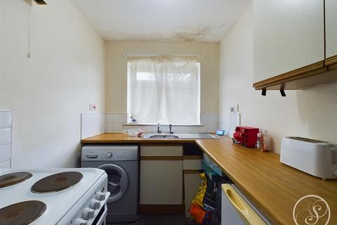 Studio to rent, Exeter Drive, Leeds