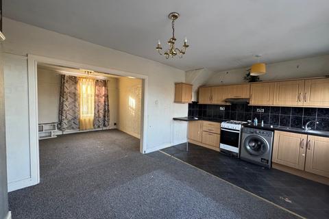 3 bedroom townhouse to rent, Tyersal Avenue, BRADFORD, West Yorkshire, BD4