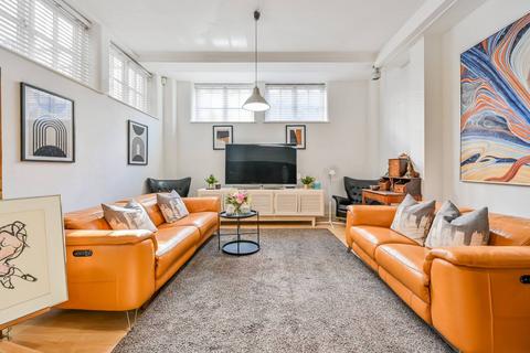 undefined, Fairclough Street, Aldgate, London, E1